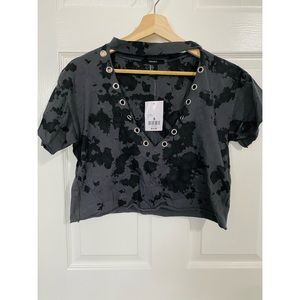 • cropped t shirt •